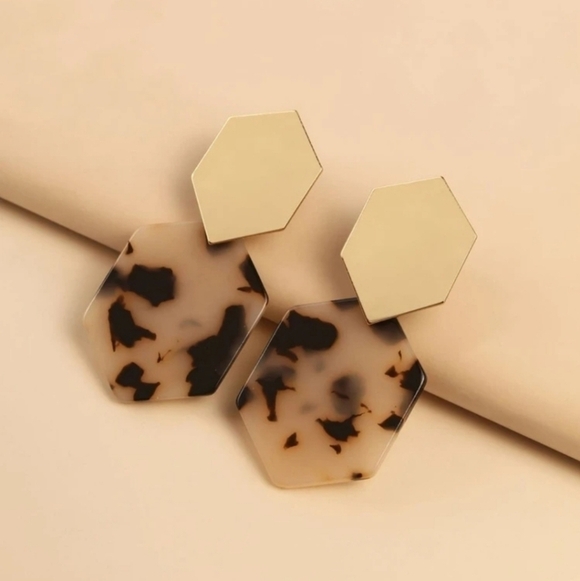Jewelry - NEW tortoise shell & gold hexagon earrings